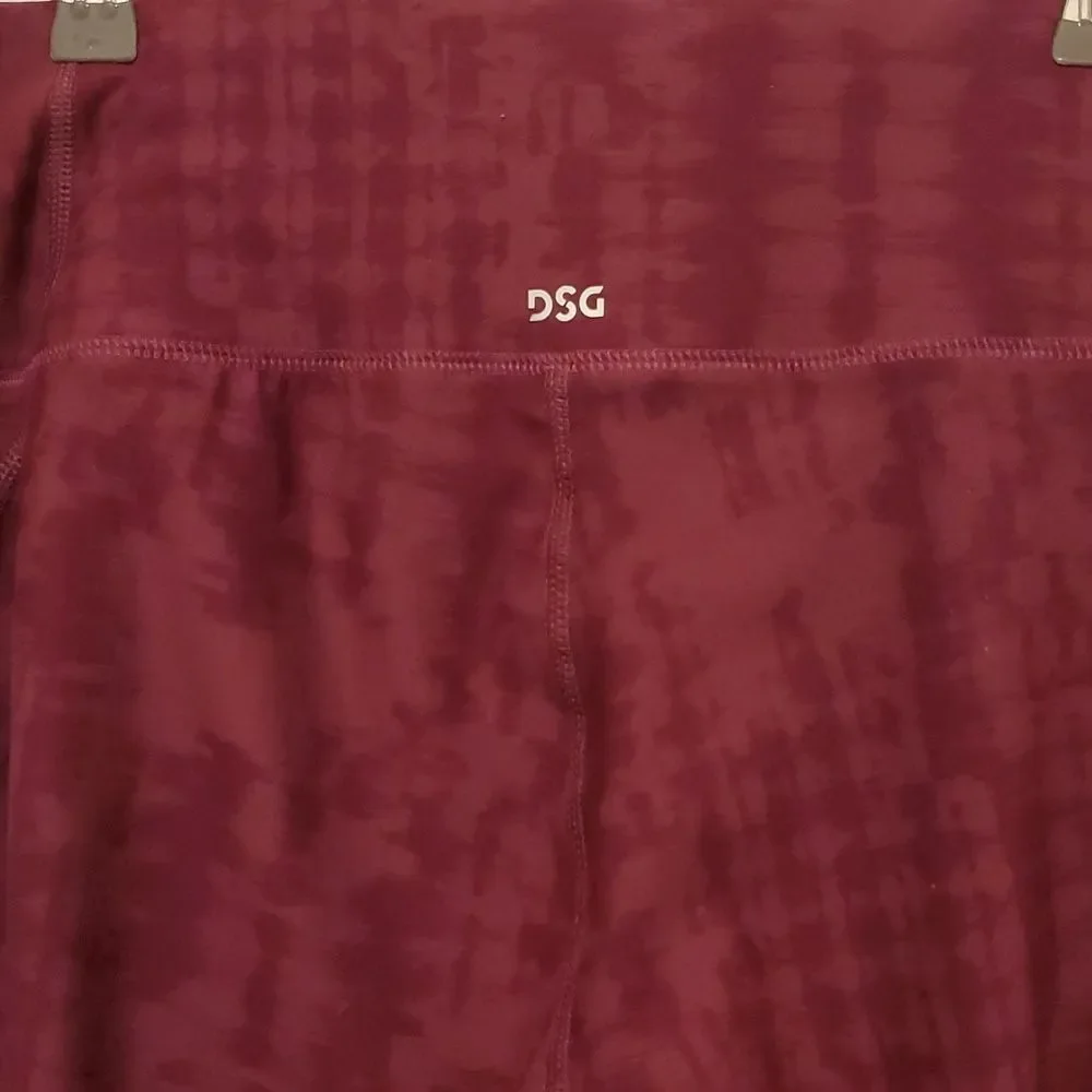 DSG Capri Comfy Yoga Workout athletic pants leggings sz 2X NWOT purple maroon